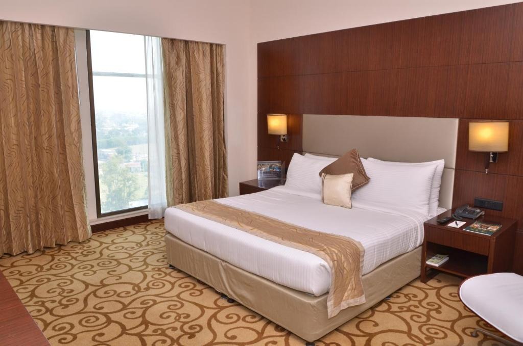 هتل کانتری این و سوئیتز بای رادیسون